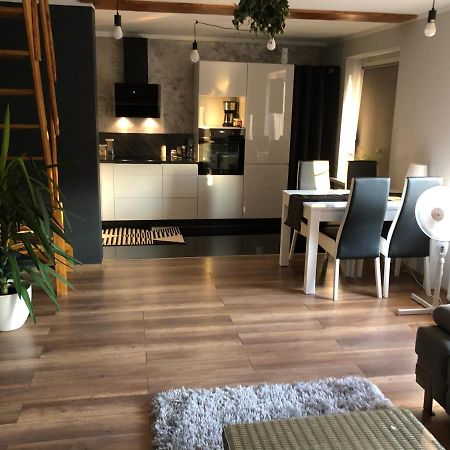 Apartament Moniuszki เคดเยร์ซิน-โคซเลอ ภายนอก รูปภาพ