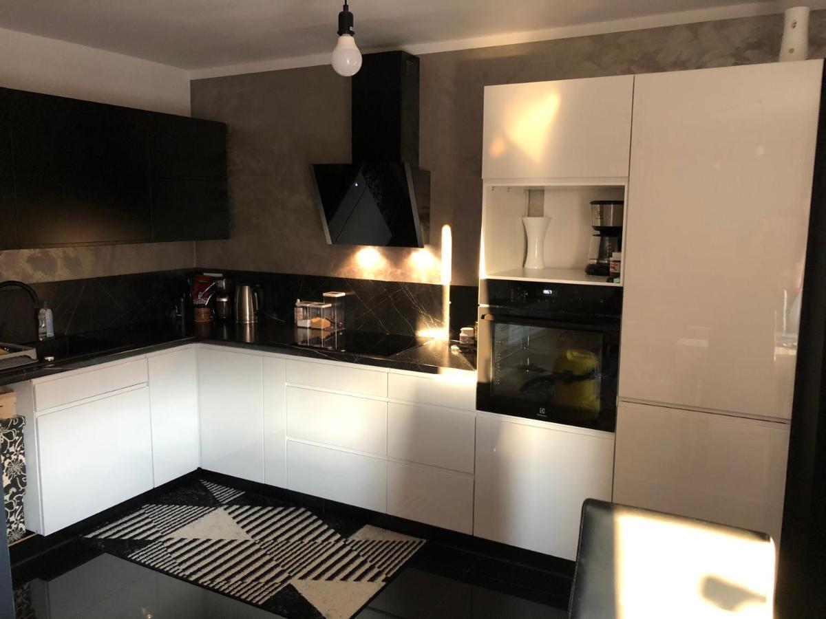 Apartament Moniuszki เคดเยร์ซิน-โคซเลอ ภายนอก รูปภาพ