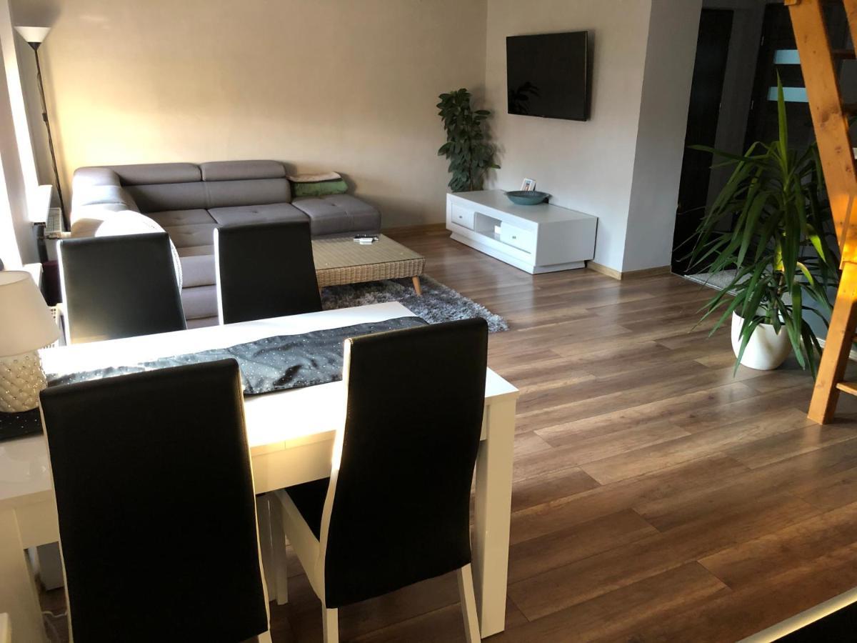 Apartament Moniuszki เคดเยร์ซิน-โคซเลอ ภายนอก รูปภาพ