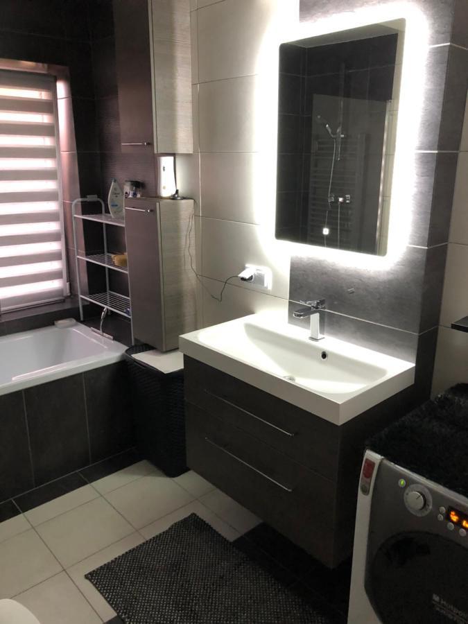 Apartament Moniuszki เคดเยร์ซิน-โคซเลอ ภายนอก รูปภาพ